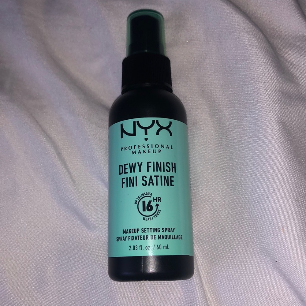 Nyx Dewy Finish Setting Spray